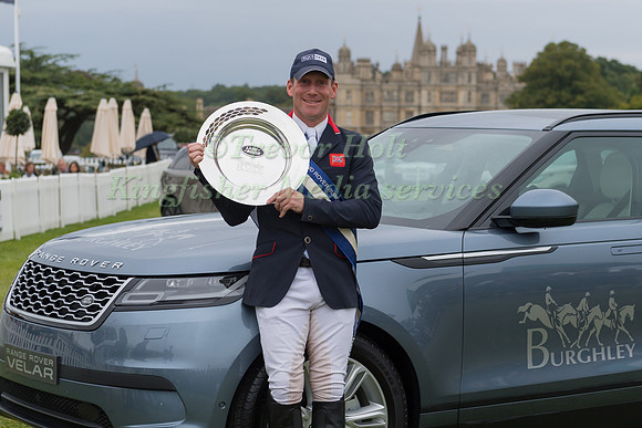 Oliver Townend with the Land Rover Perpetual Trophy