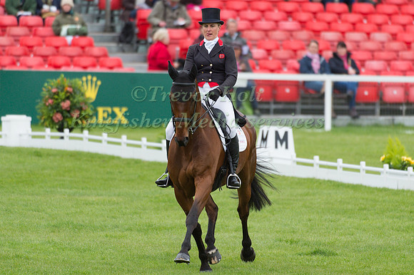 Kristina Cook (GBR) riding De Novo News