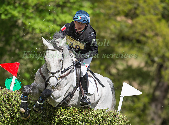 Paolo Belvederesi (ITA) riding  EL KAZIR SP