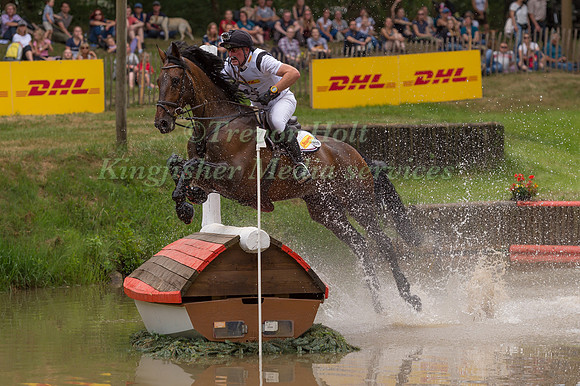 JÖRG KURBEL (GER) AND JOSERA'S ENTERNTAIN YOU