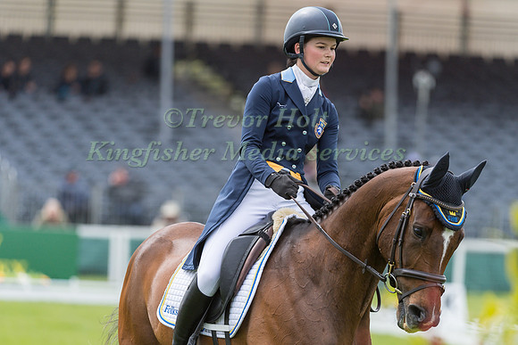 Malin Josefsson (SWE) and  Golden Midnight