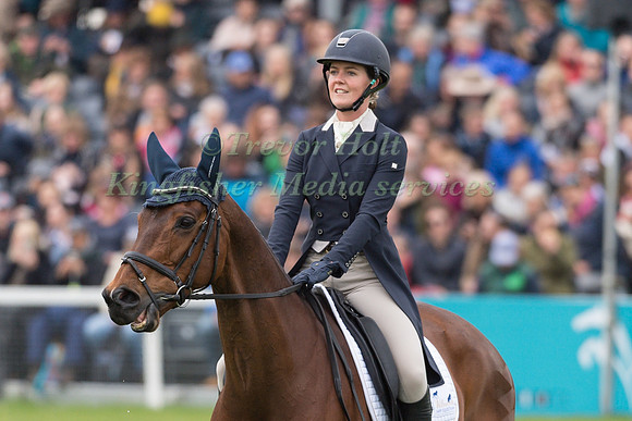 Virginia Thompson (NZL) and  Star Nouveau