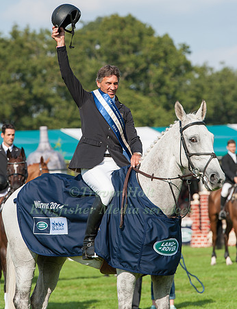 Andrew Nicholson at the Prize giving Mounted salutes the crowd-4.NEF
