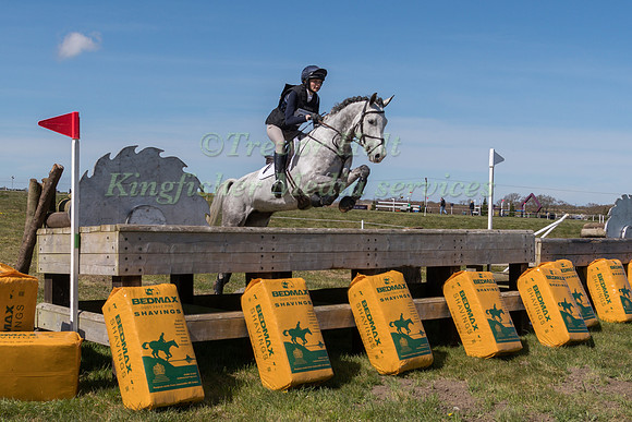 MAYA NICHOLSON RIDING ISALOTTIE