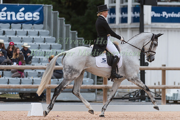 Jonelle Price of New Zealand riding Faerie Dianimo
