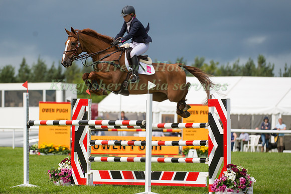 Emma Hyslop-Webb riding Pennlands Lord Matcho