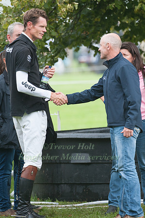 Andrew Hoy Congratulates William Fox-Pitt on his Round