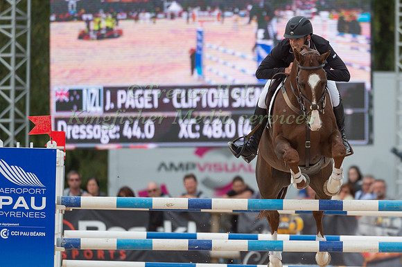 Jonathan Paget (NZL) riding Clifton Signature