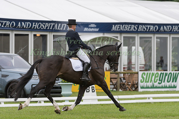 BEN HOBDAY (GBR) AND HARELAW WIZARD