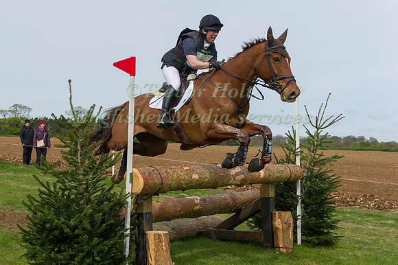 ROSIE THOMAS (GBR) RIDING STELLOR COMMET