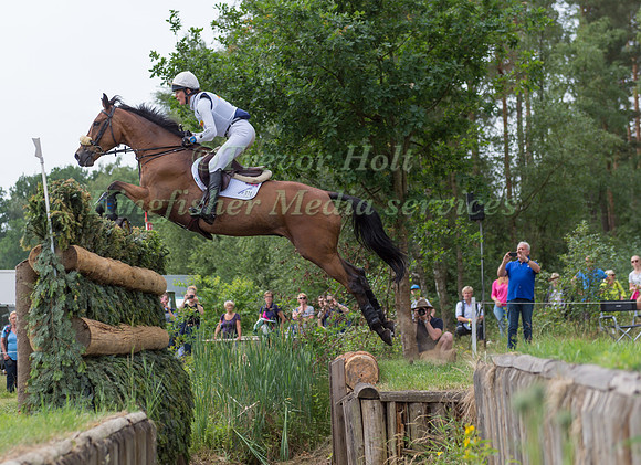 ANNA FRESKGARD (SWE) AND FLY AWAY V D N. RANCH