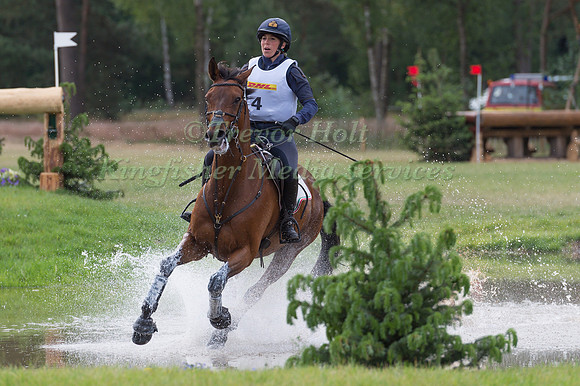 VITTORIA PANIZZON (ITA) AND CHEQUERS PLAY THE GAME