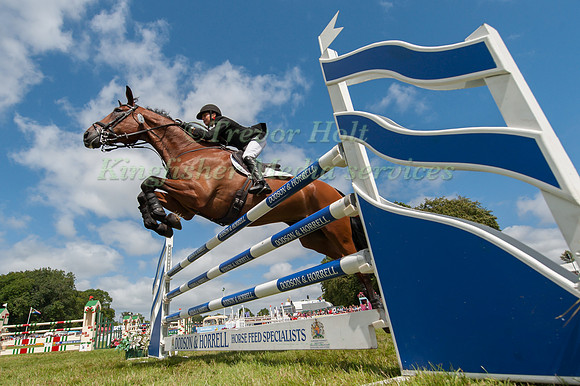 LOUISE HARWOOD (GBR) RIDING WHITSON