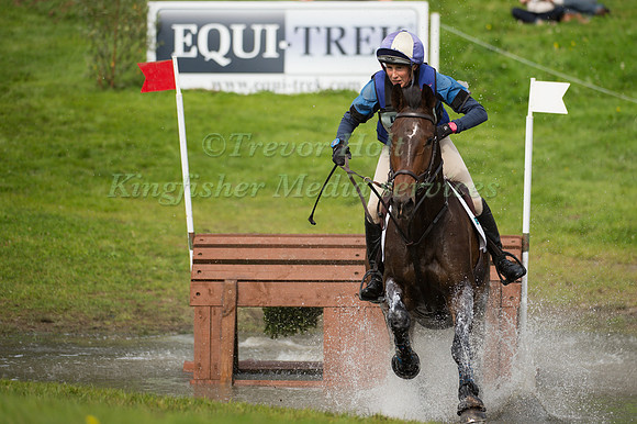 HOME LOUISA MILNE (GBR) RIDING GRANTSTOWN HARRY