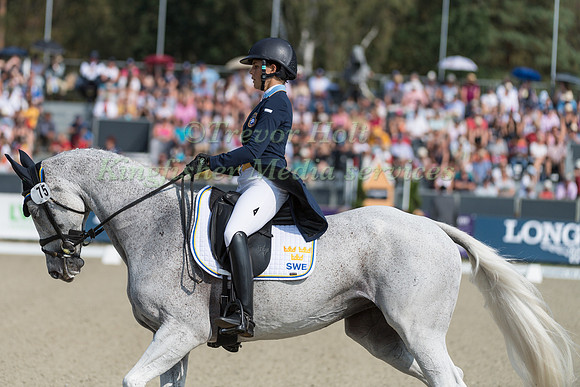 Louise Romeike (SWE) and Waikiki