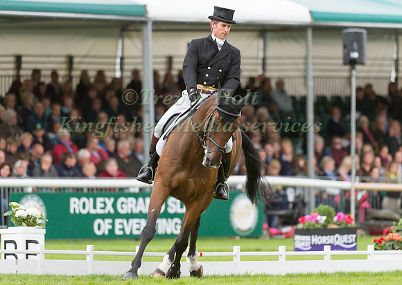 Tom D Crisp (GBR) and  Coolys Luxury