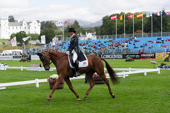 Sarah Bullimore riding Lilly Corinne