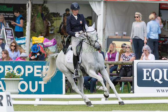 FLORA HARRIS (GBR) AND AMAZING VIII