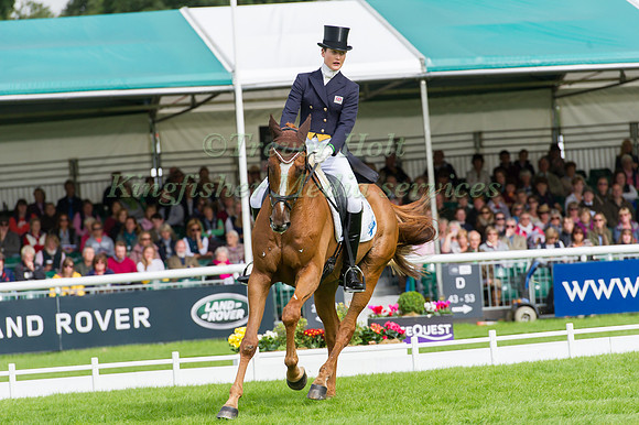 Willa Newton (GBR) and Newmarket Vasco One