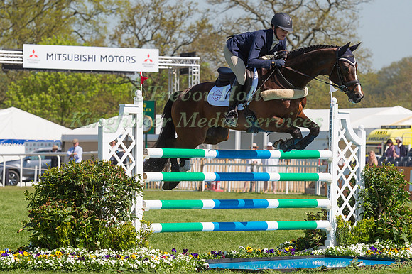 FLORA HARRIS  (GBR) RIDING  BAYANO