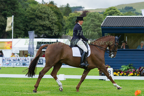 ANNETTE HIGGINS (GBR) RIDING KEC DIGITAL ERA