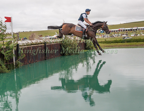 CHRISTOPHER  BURTON (AUS) RIDING  IMPERIALIST