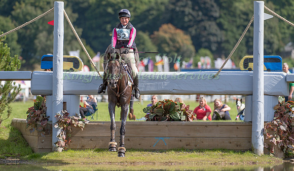 EMILY PARKER (GBR) RIDING HOWICK FREEDOM