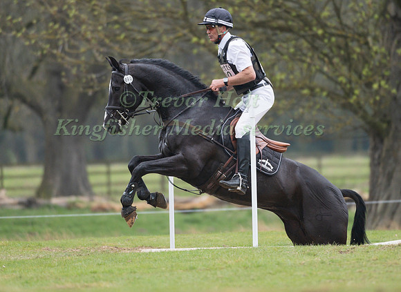 ANDREW  NICHOLSON RIDING YACABO BK