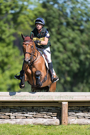 SHARON HUNT (GBR) RIDING VEYGA
