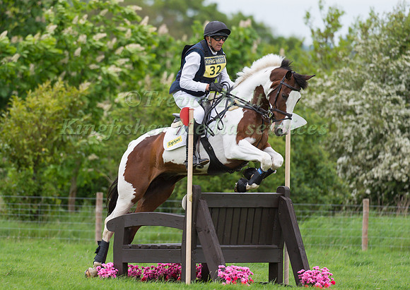 Bill  Levett (AUS) riding Piltown Colours