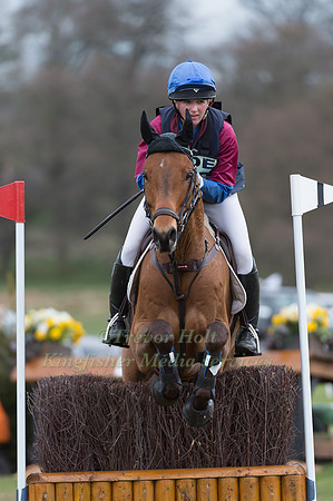 HANNAH BATE  RIDING  DON QUIDAM