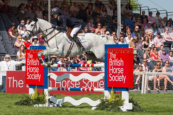 KIRSTY SHORT (GBR) RIDING  COSSAN LAD