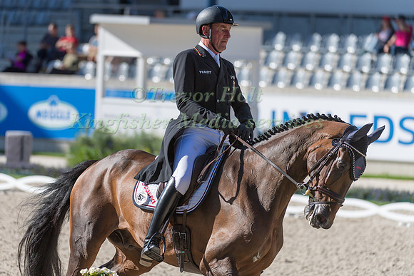 JURG KURBEL (GER) AND ENTERTAIN YOU