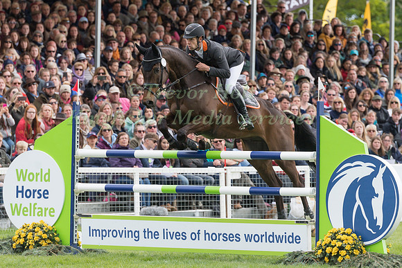 Christopher Burton (AUS) and  Graf Liberty