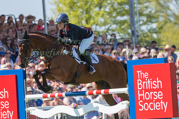 GEMMA TATTERSALL (GBR) RIDING  ARCTIC SOUL