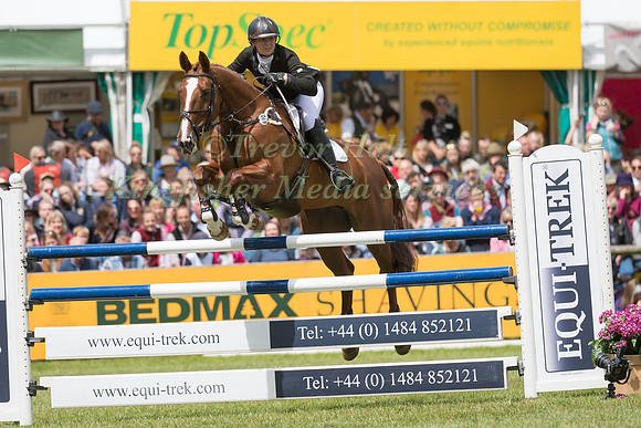 SOPHIE VAN DER MERWE  (GBR) AND OBOS CLARE TAKING PART IN THE SHOWJUMPING PHASE OF THE CCI THREE STAR COMPETITION AT THE 2017 EQUI-TREK BRAMHAM INTERNATIONAL HORSE TRIALS