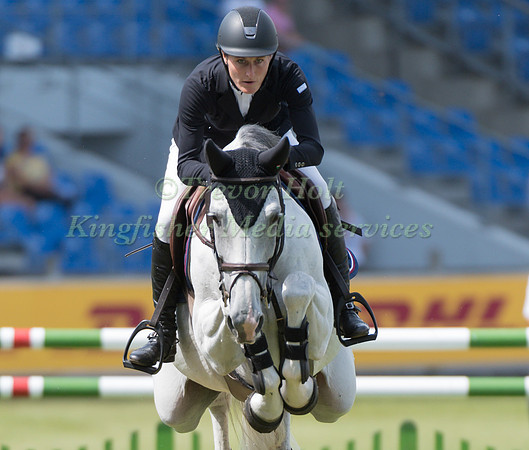 ANIEK POELS AND COSMA GO R