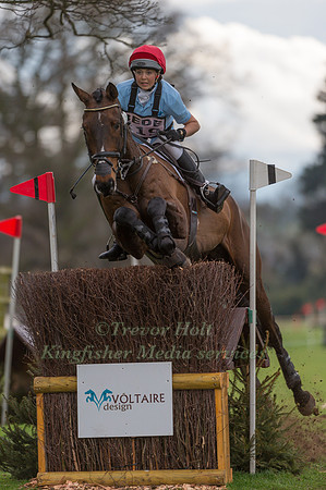 CHARLOTTE AGNEW (GBR) RIDING  BALLINGOWAN SERENITY