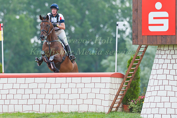Nicola Wilson and Bee Diplomatic