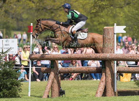 TOM JACKSON  (GBR) RIDING  WALTHAM FIDDLERS FIND