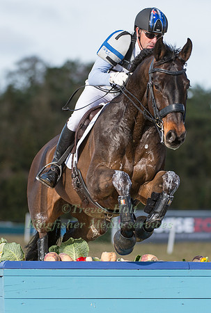 Andrew Hoy riding Rutherglen