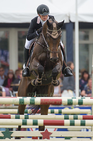 Lauren Shannon (GBR) riding Quality Purdey
