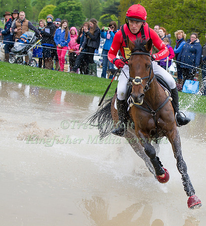 Paul Tapner (AUS) riding  VANIR KAMIRA
