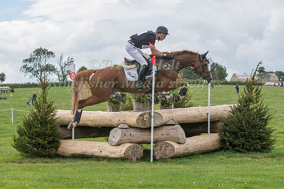ALEX HUA TIAN RIDING  BALLBREAKER SD