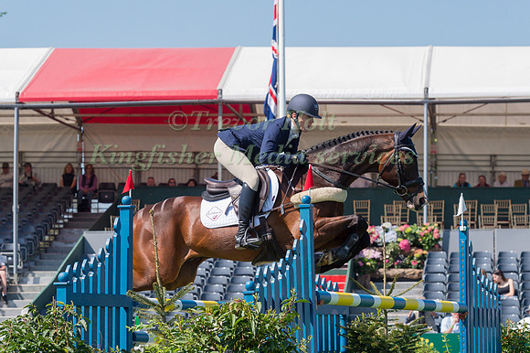 FLORA HARRIS  (GBR) RIDING  BAYANO