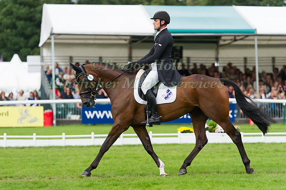 PAUL  TAPNER (AUS) RIDING VANIR KAMIRA