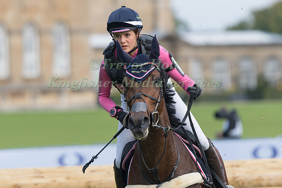 CLARA LOISEAU AND ULTRAMAILLE