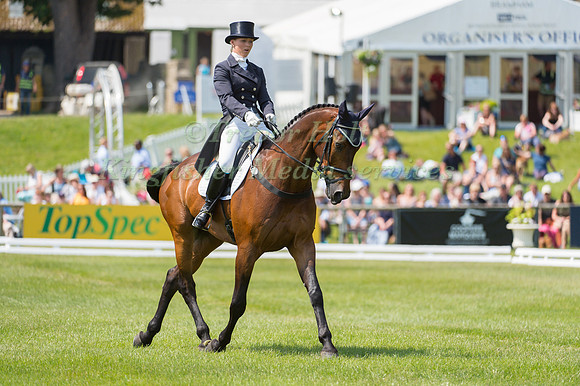 Dani Evans (GBR) riding Raphael II
