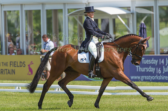 Sarah Cohen (GBR) riding Treason
