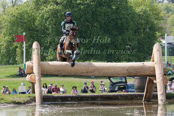 TOM JACKSON  (GBR) RIDING  WALTHAM FIDDLERS FIND
